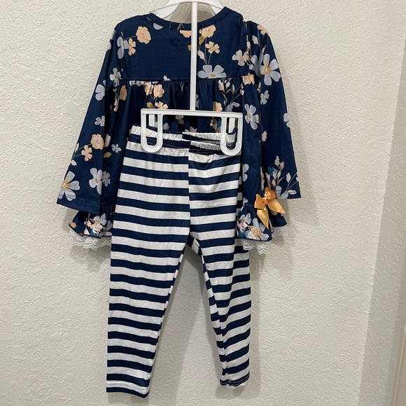 Marie Nicole 2 Piece Set - Picture 4 of 7